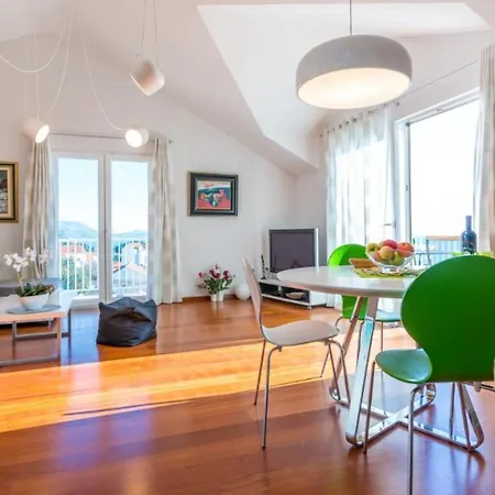 Apartment Mav